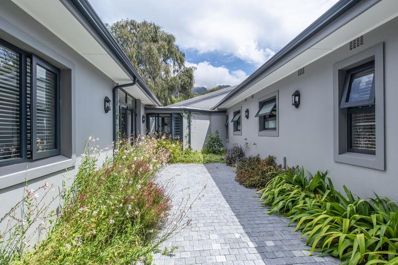 5 Bedroom Property for Sale in Constantia Western Cape